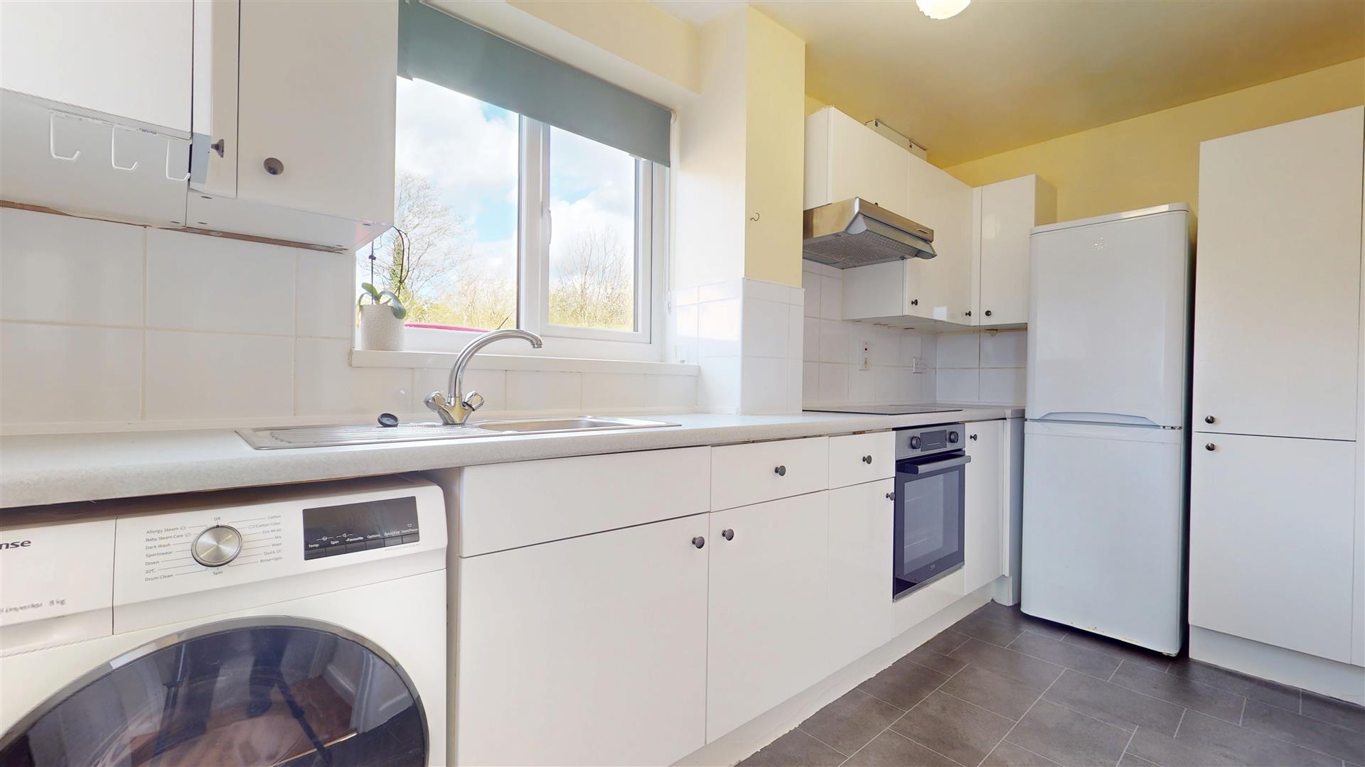 2 bed property in Rolvenden Grove, Milton Keynes